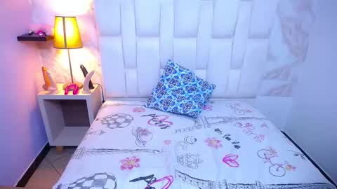 Snapshot of emily_trujillo chatting on February 25, 7:49 pm Emily Trujillo online show from February 25, 7:49 pm