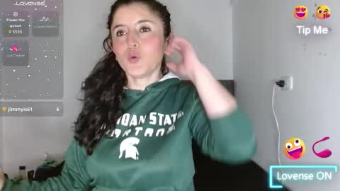 Snapshot of emily_white00 chatting on October 18, 2:25 am emily online show from October 18, 2:25 am
