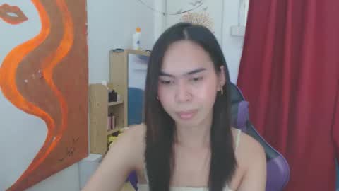 emily_xo143 online show from April 10, 9:59 am