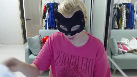 Emily online show from April 5, 7:35 pm