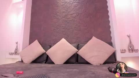 emilyallen_1 online show from November 15, 4:57 am