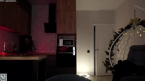 emilybatee online show from February 4, 6:00 pm