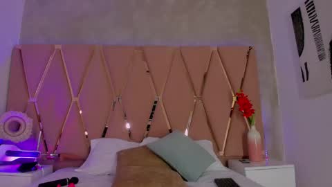 Emily online show from June 6, 11:33 pm