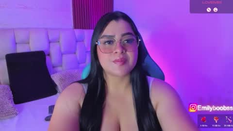Snapshot of emilyboobss chatting on September 9, 4:12 am Emily online show from September 9, 4:12 am