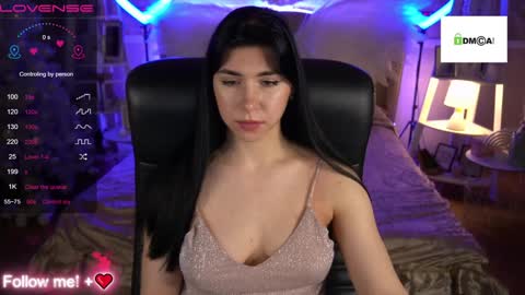 Snapshot of emilycandys chatting on December 3, 6:35 am Emy online show from December 3, 6:35 am