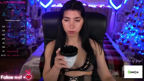 Snapshot of emilycandys chatting on December 24, 7:06 am Emy online show from December 24, 7:06 am