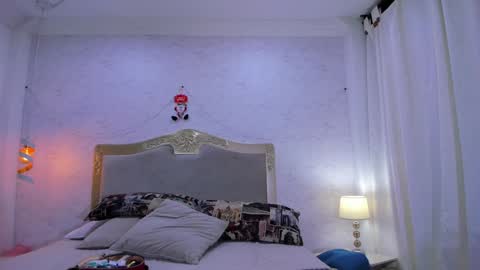 Snapshot of emilycastro_ chatting on January 4, 2:14 pm Emily online show from January 4, 2:14 pm