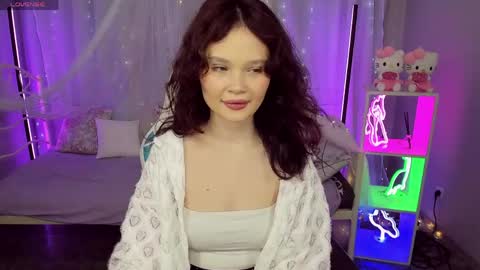 Emilyhaves online show from May 25, 7:18 am