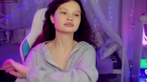 Emilyhaves online show from May 4, 12:53 pm