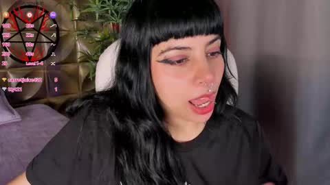 Snapshot of emilydarkwood chatting on October 17, 2:53 pm Emily online show from October 17, 2:53 pm