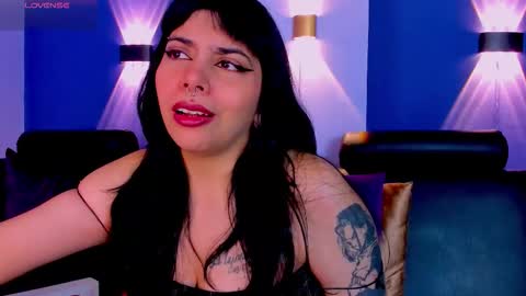 Snapshot of emilydarkwood chatting on October 2, 2:00 pm Emily online show from October 2, 2:00 pm