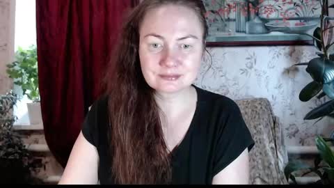 EmilyDoth online show from May 30, 8:23 am