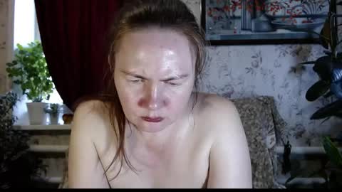 EmilyDoth online show from May 31, 8:31 am