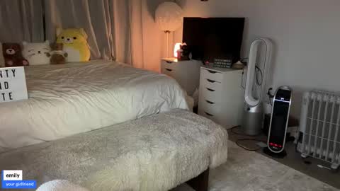 emilyfawn online show from December 14, 4:51 am