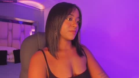 Snapshot of emilyhaan_ chatting on January 22, 8:06 pm Emily online show from January 22, 8:06 pm