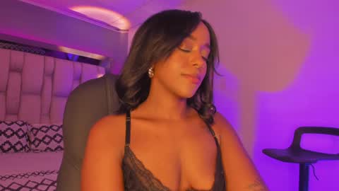 Snapshot of emilyhaan_ chatting on December 17, 7:48 pm Emily online show from December 17, 7:48 pm