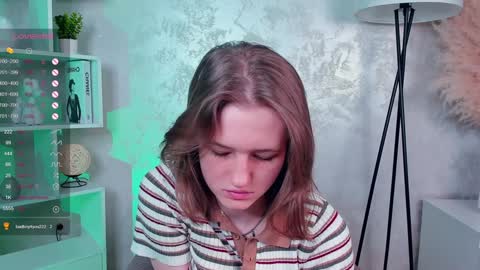 Snapshot of emilyhewell chatting on January 26, 1:52 am Emi online show from January 26, 1:52 am
