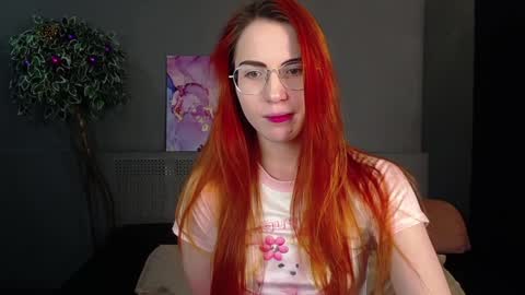 Snapshot of emilykents chatting on December 19, 2:23 am EmilyKents online show from December 19, 2:23 am