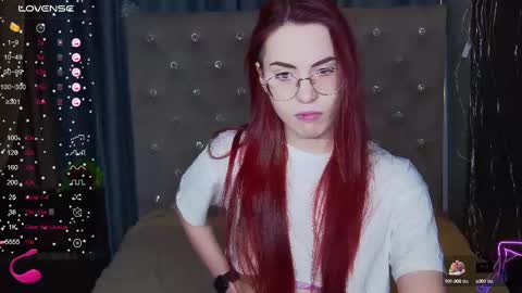 Snapshot of emilykents chatting on February 24, 1:33 am EmilyKents online show from February 24, 1:33 am
