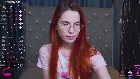 Snapshot of emilykents chatting on February 1, 1:44 am EmilyKents online show from February 1, 1:44 am