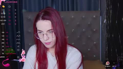 Snapshot of emilykents chatting on February 27, 1:48 am EmilyKents online show from February 27, 1:48 am