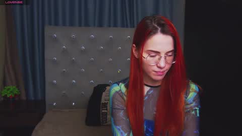 Snapshot of emilykents chatting on December 16, 1:31 am EmilyKents online show from December 16, 1:31 am