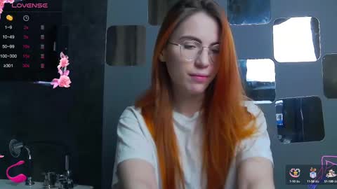 Snapshot of emilykents chatting on February 13, 1:40 am EmilyKents online show from February 13, 1:40 am