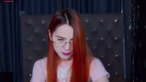 Snapshot of emilykents chatting on February 9, 1:34 am EmilyKents online show from February 9, 1:34 am