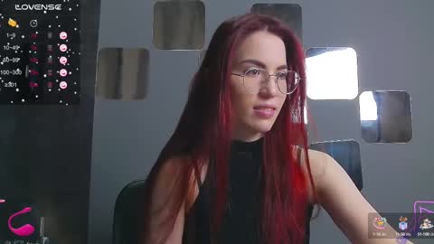 Snapshot of emilykents chatting on February 21, 1:33 am EmilyKents online show from February 21, 1:33 am