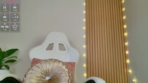 Emily  online show from November 9, 9:49 am