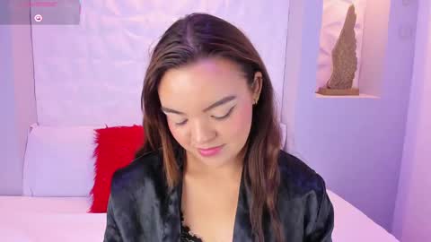 Snapshot of emilyrouss_ chatting on October 11, 9:28 pm EMILY online show from October 11, 9:28 pm