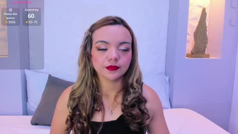 Snapshot of emilyrouss_ chatting on January 18, 7:15 pm EMILY online show from January 18, 7:15 pm