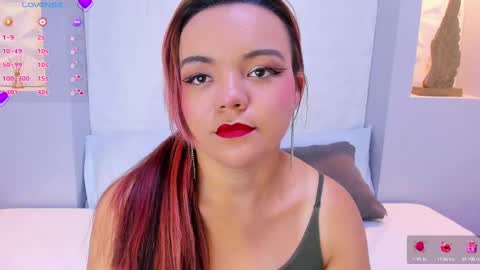 Snapshot of emilyrouss_ chatting on March 1, 7:15 pm EMILY online show from March 1, 7:15 pm