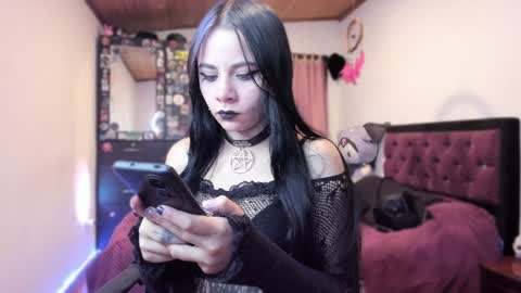 Snapshot of emilyrymer chatting on January 27, 1:26 am Emily Support me to have 100 likes plx online show from January 27, 1:26 am