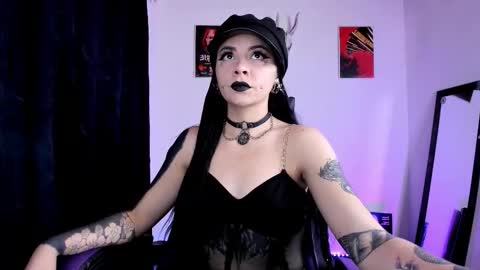Snapshot of emilyrymer chatting on September 28, 9:53 pm Emily Support me to have 100 likes plx online show from September 28, 9:53 pm