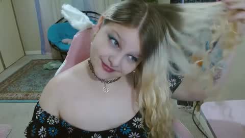 Snapshot of emilyshaze chatting on December 21, 2:30 am emily haze online show from December 21, 2:30 am