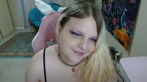 Snapshot of emilyshaze chatting on December 18, 3:58 am emily haze online show from December 18, 3:58 am