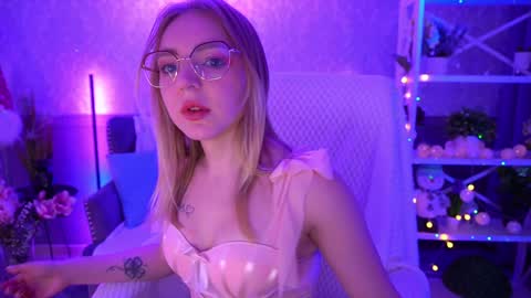 Snapshot of emilysunshines chatting on January 25, 9:46 pm MY NAME IS Emily WELCOME EVERYONE I WILL BE HAPPY TO GIVE YOU WHAT YOU HAVE DREAMED OF FOR SO LONG online show from January 25, 9:46 pm