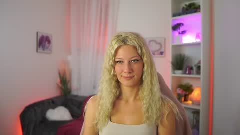 emilyswannn online show from July 29, 6:30 pm