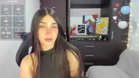 Snapshot of emilytafur chatting on January 10, 11:29 pm Emy online show from January 10, 11:29 pm