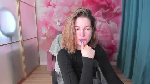 EmilyWalkers online show from January 27, 8:07 am