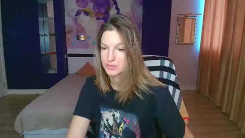 EmilyWalkers online show from September 15, 7:05 am