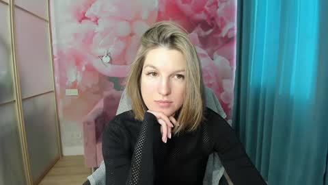 EmilyWalkers online show from January 5, 7:07 am