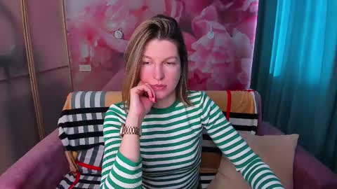 EmilyWalkers online show from February 25, 7:52 am