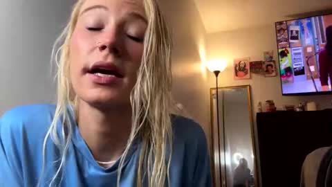 Snapshot of emilywarren296 chatting on September 30, 11:49 am emilywarren296 online show from September 30, 11:49 am