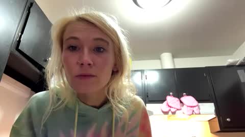 Snapshot of emilywarren296 chatting on September 22, 5:00 pm emilywarren296 online show from September 22, 5:00 pm