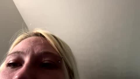 Snapshot of emilywarren296 chatting on October 17, 6:33 pm emilywarren296 online show from October 17, 6:33 pm