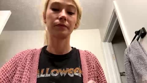 Snapshot of emilywarren296 chatting on September 24, 3:00 pm emilywarren296 online show from September 24, 3:00 pm