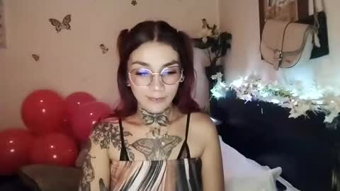 Snapshot of emilywhitee_ chatting on October 17, 2:26 am Valentina independent model online show from October 17, 2:26 am