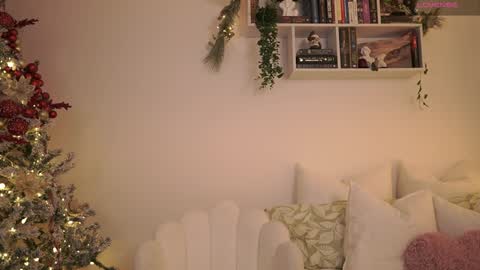 Snapshot of emilyxrose_ chatting on December 6, 7:22 pm IG thickemmsss online show from December 6, 7:22 pm